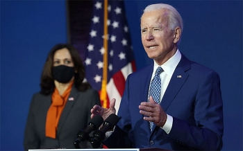Nước cờ cao tay vào phút chót của người tiền nhiệm khiến Tổng thống Biden 