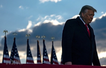 Hạ viện Mỹ chính thức đệ trình điều khoản luận tội ông Trump lên Thượng viện