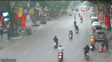 video csgt phoi hop cung nguoi dan truy duoi trom xe dien gay can nhu phim hanh dong