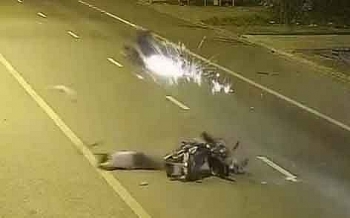 Camera giao thông: Nhóm cướp phóng xe như bay, tông người qua đường