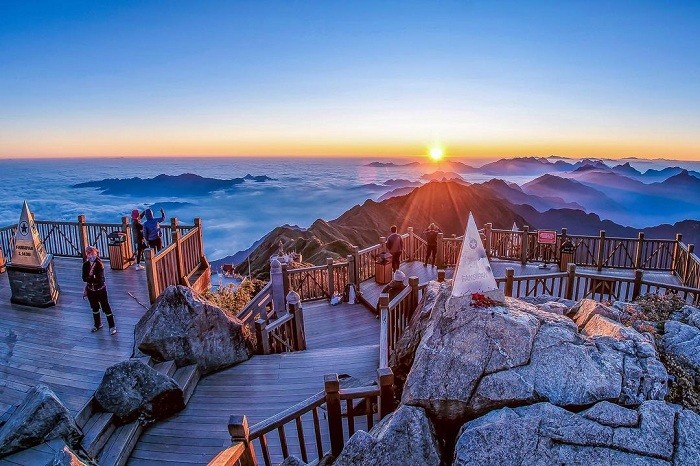 Lao Tỷ Phùng - Điểm săn mây kỳ thú khiến du khách mê mẩn