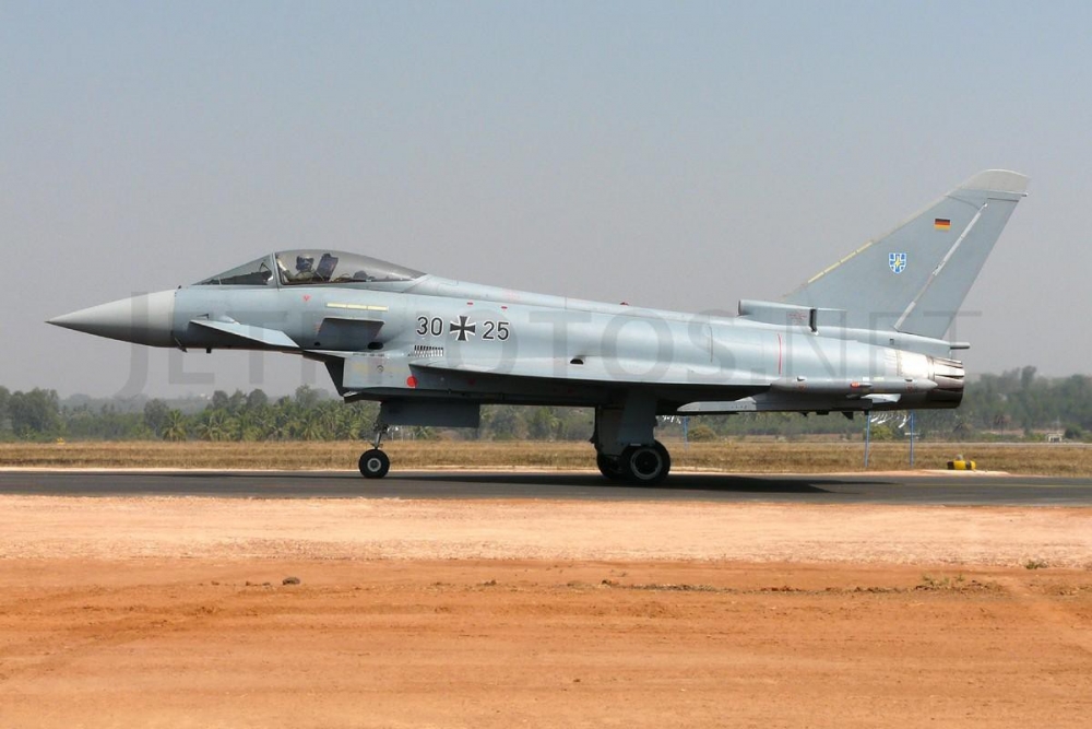 Không quân Đức trình diễn màn “voi đi bộ” với 18 chiến đấu cơ Eurofighter