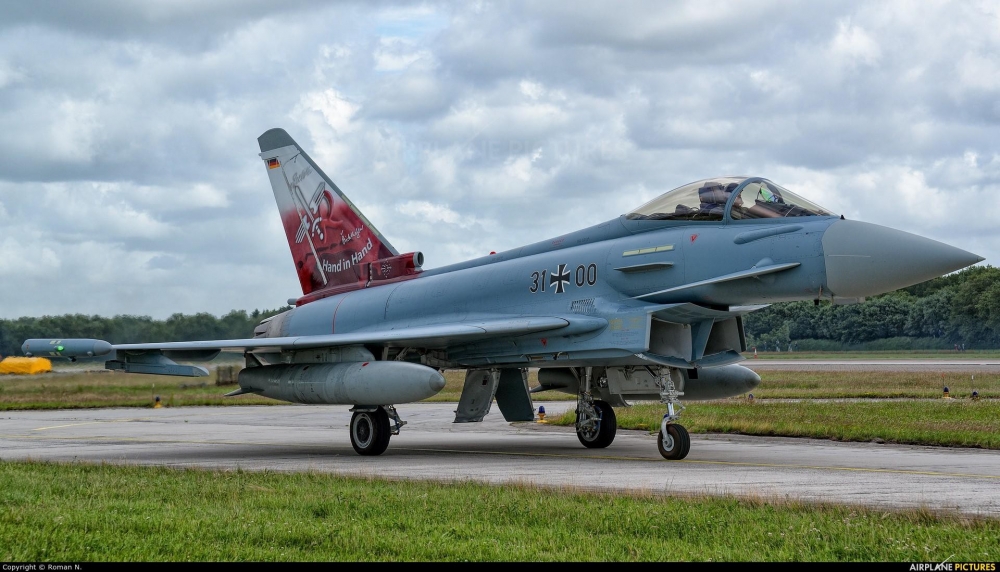 Không quân Đức trình diễn màn “voi đi bộ” với 18 chiến đấu cơ Eurofighter