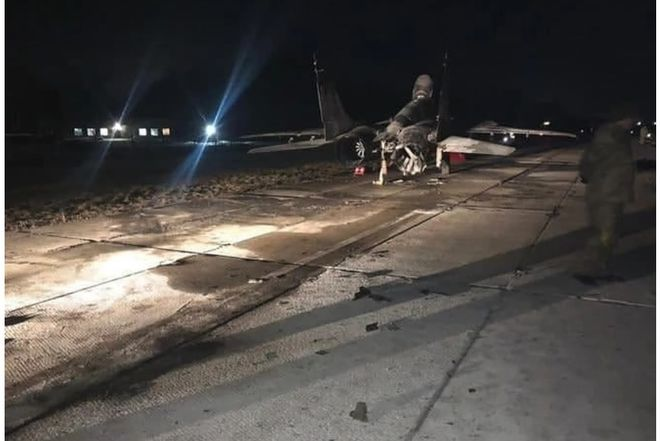 Báo Mỹ công bố ảnh tiêm kích MiG-29 Ukraine cháy đen vì bị ô tô đâm