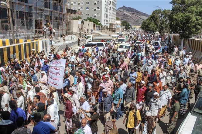 Người biểu tình tấn công Phủ Tổng thống Yemen, yêu cầu trả lương Người biểu tình tấn công Phủ Tổng thống Yemen, yêu cầu trả lương