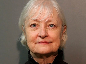 Khoe thành tích trốn vé máy bay trên truyền hình, người phụ nữ 69 tuổi nhận cái kết đắng