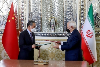 Các nhà lãnh đạo Iran bị gây áp lực vì bí mật của Trung Quốc