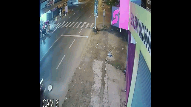 video thanh nien nghich dai vo tinh khien nguoi di duong gap nan