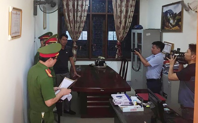 1102 dang kham xet phong lam viec 1 quyen truong phong o nghe an