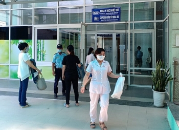 nu sinh dang theo hoc o hue la f2 cua ca duong tinh covid 19 tai da nang