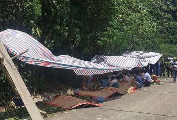 khoi to vu tai nan lat xe khach khien 15 nguoi chet tai quang binh