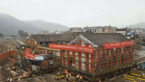 trung quoc ngoan muc canh di doi toa nha co 100 nam tuoi tranh lu lut