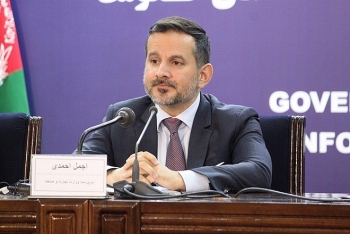 Thống đốc Ngân hàng Afghanistan trốn khỏi Kabul