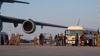 Những người Afghanistan sơ tán đầu tiên đã đến Đức