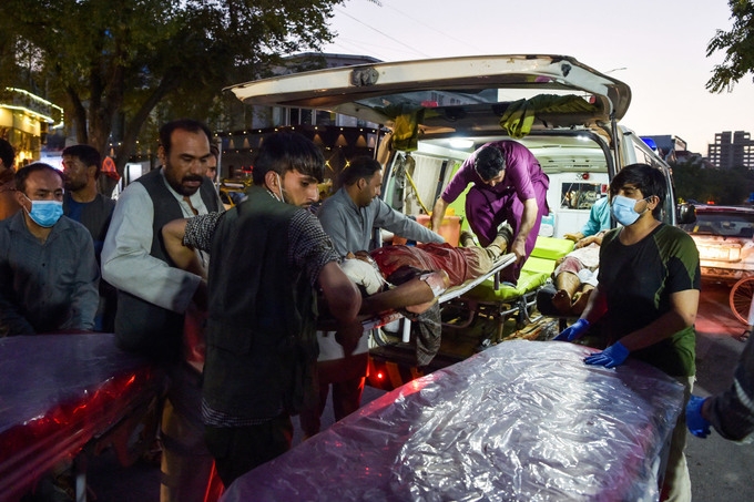IS đánh bom đẫm máu ở sân bay Kabul, Tổng thống Biden tuyên bố giáng đòn đáp trả
