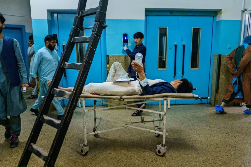 Ảnh: Kabul tang thương và hỗn loạn sau vụ đánh bom đẫm máu