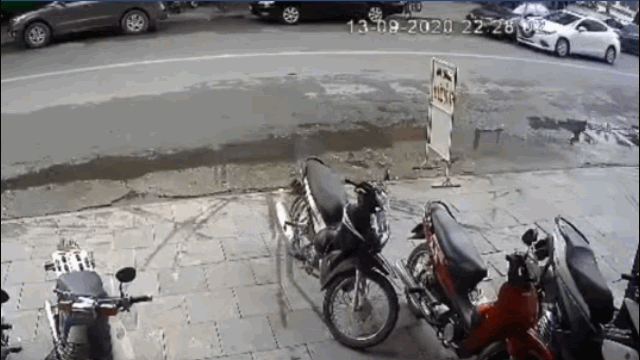 camera giao thong mazda3 phoi bung sau khi tong vao suon camry