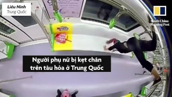 video thu dong tac trong cay chuoi tren tau hoa nguoi phu nu bat ngo bi mac ket phai keu cuu