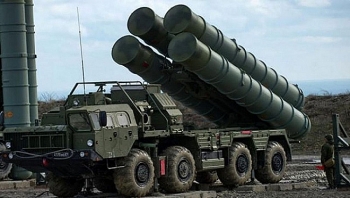 Cận cảnh màn nạp đạn và "phun lửa" của S-400 và hệ thống không kích Pantsir-S