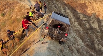 camera giao thong thot tim man giai cuu chiec xe jeep gap nan