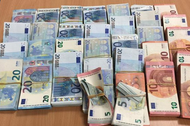 Cảnh sát Đức lục soát văn phòng 2 Bộ để điều tra rửa tiền