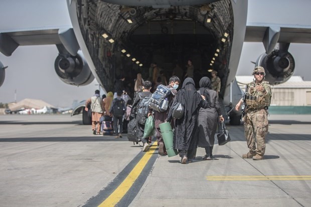 Một người Afghanistan được giải cứu từ Kabul bị bắt ở Anh, nghi là gián điệp của Taliban