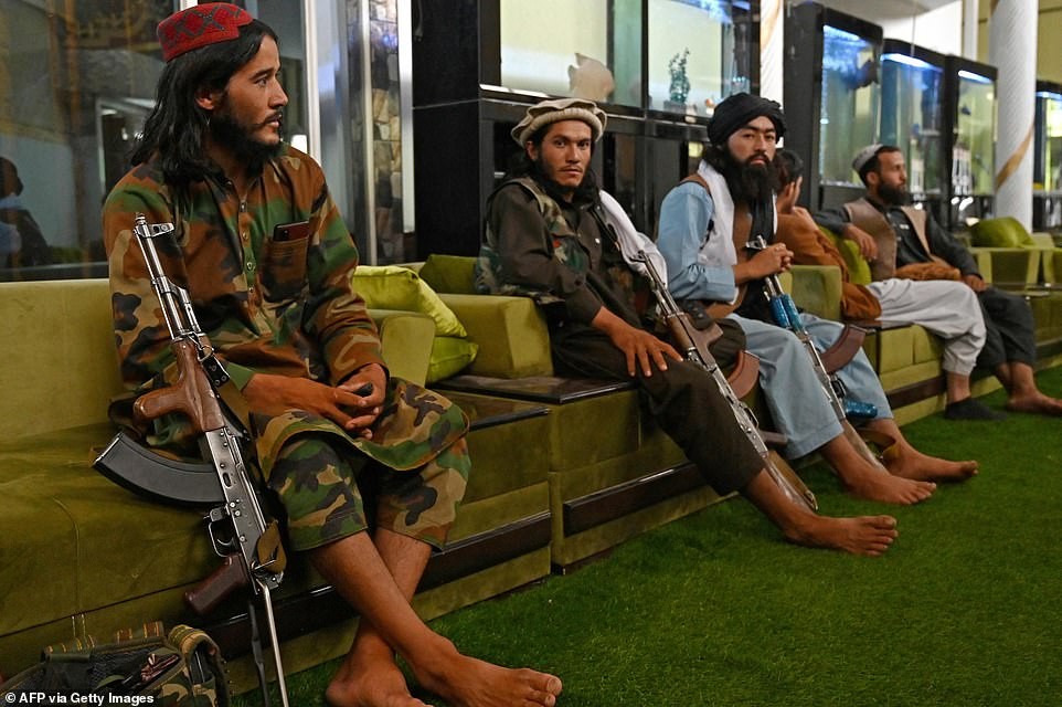 Dinh thự xa hoa của cựu phó tổng thống Afghanistan trở thành nơi ở của 150 tay súng Taliban