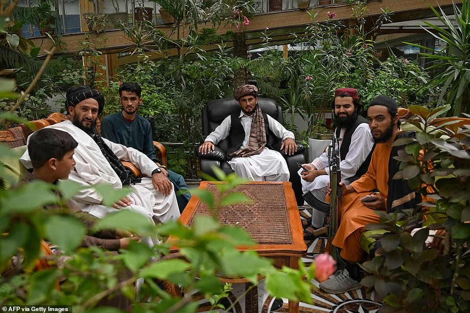 Dinh thự xa hoa của cựu phó tổng thống Afghanistan trở thành nơi ở của 150 tay súng Taliban