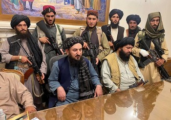 Lãnh đạo Taliban ẩu đả trong dinh tổng thống vì bất đồng việc thành lập chính phủ