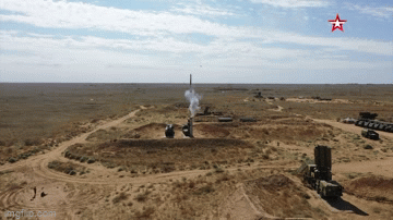 'Rồng lửa' S-400 đồng loạt khai hỏa, cùng lúc diệt gọn 60 mục tiêu tại khu tập trận Ashuluk