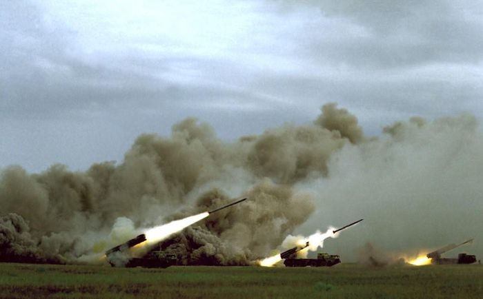 Syria dùng pháo phản lực phóng loạt BM-30 Smerch của Nga dội bão lửa vào phiến quân