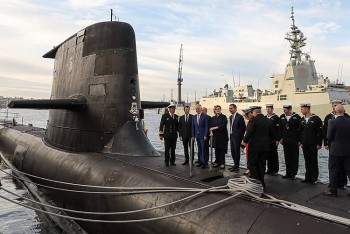 Pháp cân nhắc rời NATO sau vụ bị 