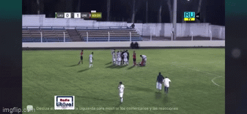 video nhan vien y te bat ngo dinh chan thuong trong luc chay vao san