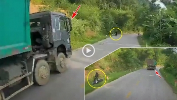 camera giao thong hung than xe tai lao vun vut nhu bay ep thanh nien di xe may lao xuong ve duong