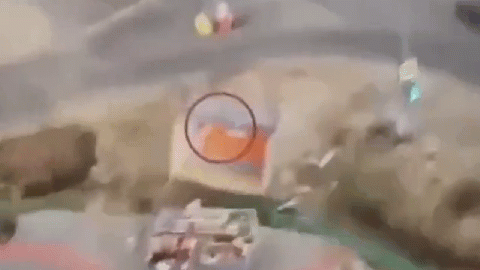 video gio manh bat ngo thoi bay mai nha cuon vang nguoi phu nu