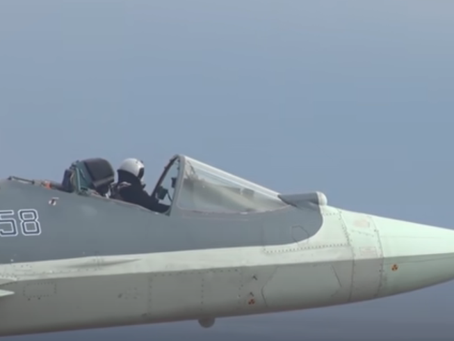 Phi công Nga lái Su-57 