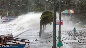 Video: Sức tàn phá kinh hoàng của "cuồng phong" Molave quét qua Philippines