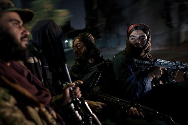 Taliban xuống đường duy trì trật tự ở thủ đô Kabul