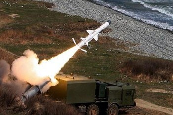 Bal bắn trúng mục tiêu cách 500 km nhờ sự hỗ trợ của đạn tầm xa