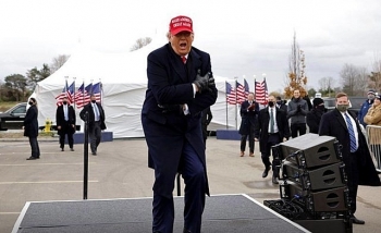 Ông Trump tung những chiêu cuối cùng, kỳ vọng giành chiến thắng