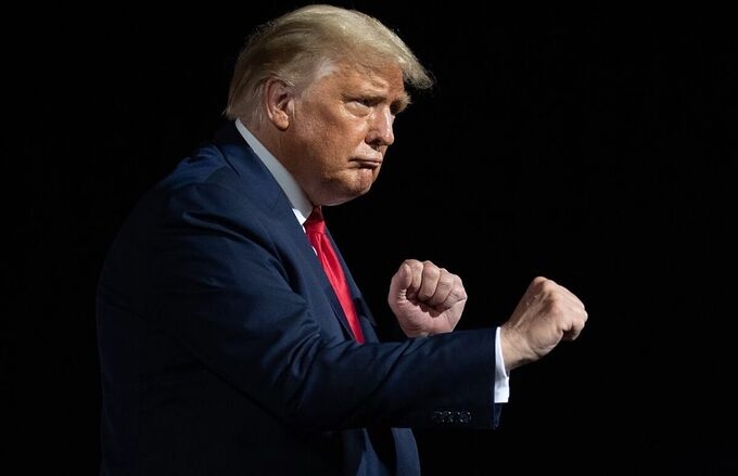 Giữa lúc đang chênh vênh vì thất cử, ông Trump bất ngờ nhận 