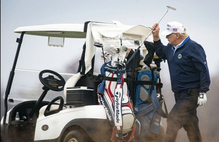 Ông Trump dành 2 ngày cuối tuần thảnh thơi chơi golf