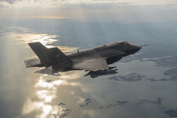 Israel mở cuộc không kích dữ dội tấn công chính xác 8 mục tiêu của Damascus
