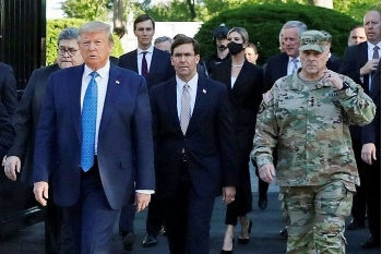 Chỉ trong 1 ngày, ông Trump nhận hung tin thua liên tiếp thua 3 vụ kiện bầu cử
