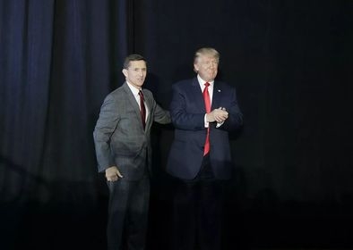 Ông Trump ân xá cho cựu cố vấn, nghị sĩ Mỹ phản ứng gay gắt