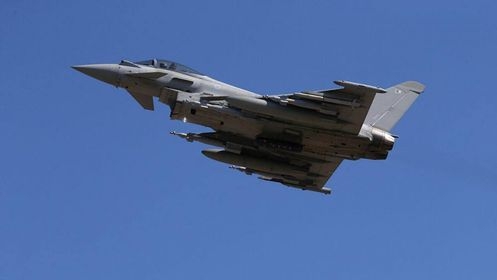Không quân Anh xuất kích chặn Tu-142 của Nga bay sát không phận