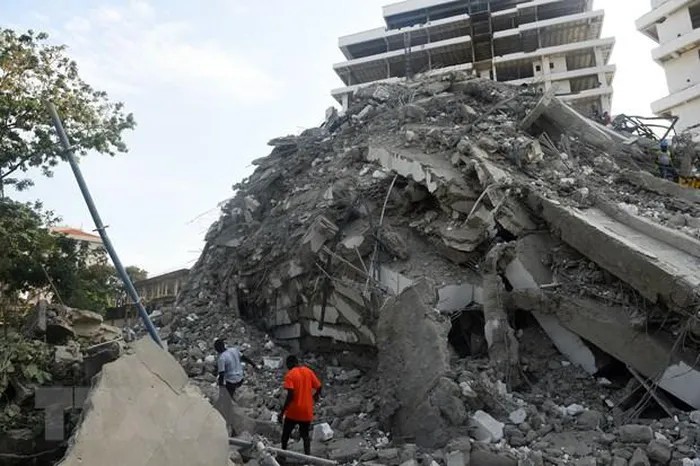 Sập nhà cao tầng ở Nigeria, cứu hộ chạy đua với thời gian để tìm người dưới đống đổ nát