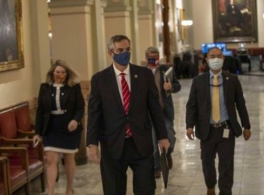 Quan chức bầu cử Mỹ bị truy lùng ráo riết và đe dọa tính mạng sau tuyên bố của ông Trump