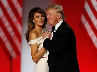 Chồng còn đang mải mê đấu chấp pháp lý để ở lại Nhà Trắng, đệ nhất phu nhân Melania lặng lẽ thu xếp để rời đi