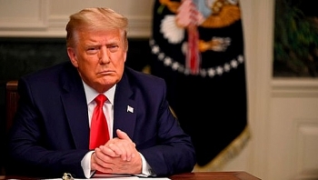 Tổng thống Mỹ Donald Trump liên tiếp nhận tin 